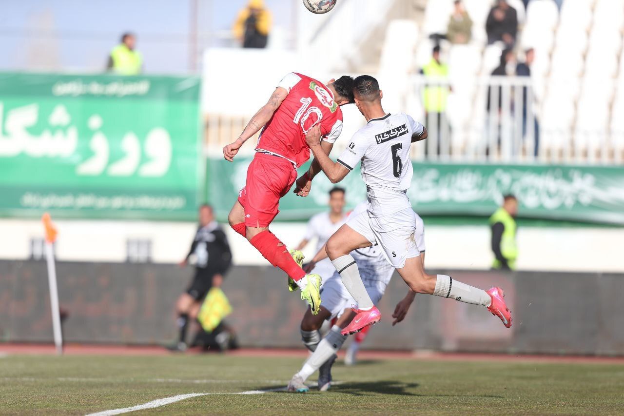 گزارش زنده: آلومینیوم ۰ - ۰ پرسپولیس/ پایان نیمه‌اول
