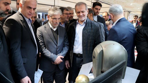 بازدید پزشکیان از ۱۲ محصول دانش‌بنیان
