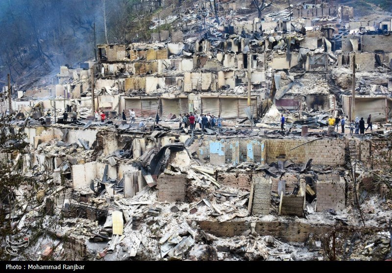 آتش‌سوزی بزرگ در امام‌زاده ابراهیم شفتِ گیلان/ استاندار: بیش از ۳۰ ساختمان سوختند