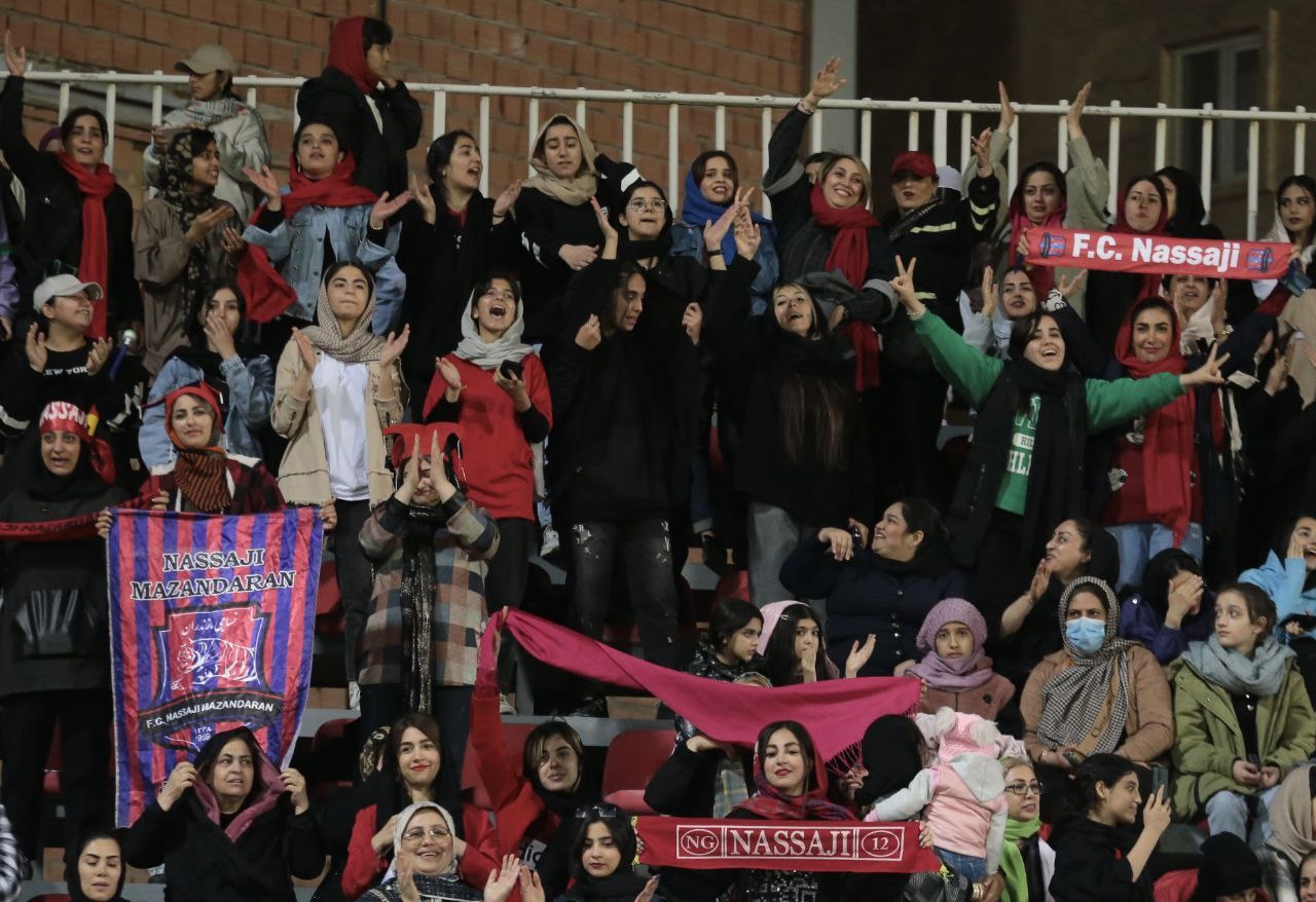 نساجی - پرسپولیس تماشاگر زن ندارد! نساجی - پرسپولیس تماشاگر زن ندارد!