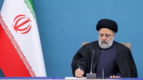 رئیسی «قانون تأمین مالی تولید و زیرساختها» را برای اجرا ابلاغ کرد رئیسی «قانون تأمین مالی تولید و زیرساختها» را برای اجرا ابلاغ کرد