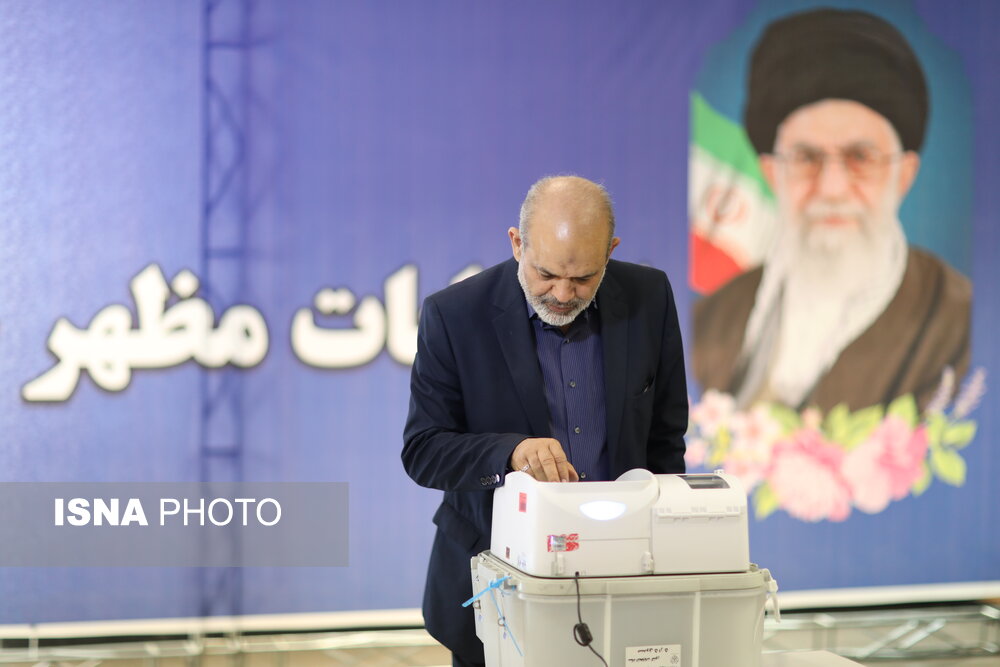 دور دوم انتخابات مجلس؛ رهبر انقلاب رای خودشان را به صندوق انداختند +ویدیو