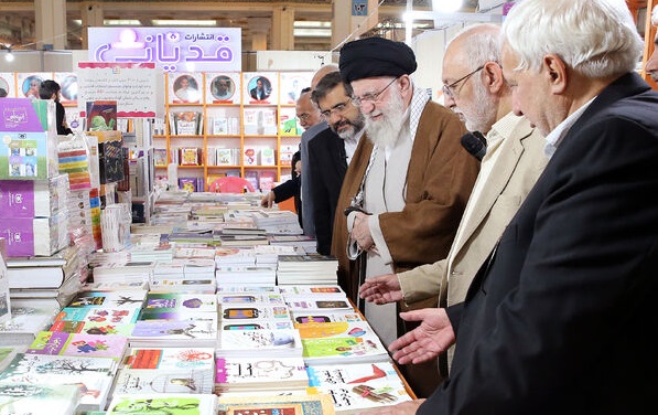بازدید رهبر انقلاب از نمایشگاه کتاب