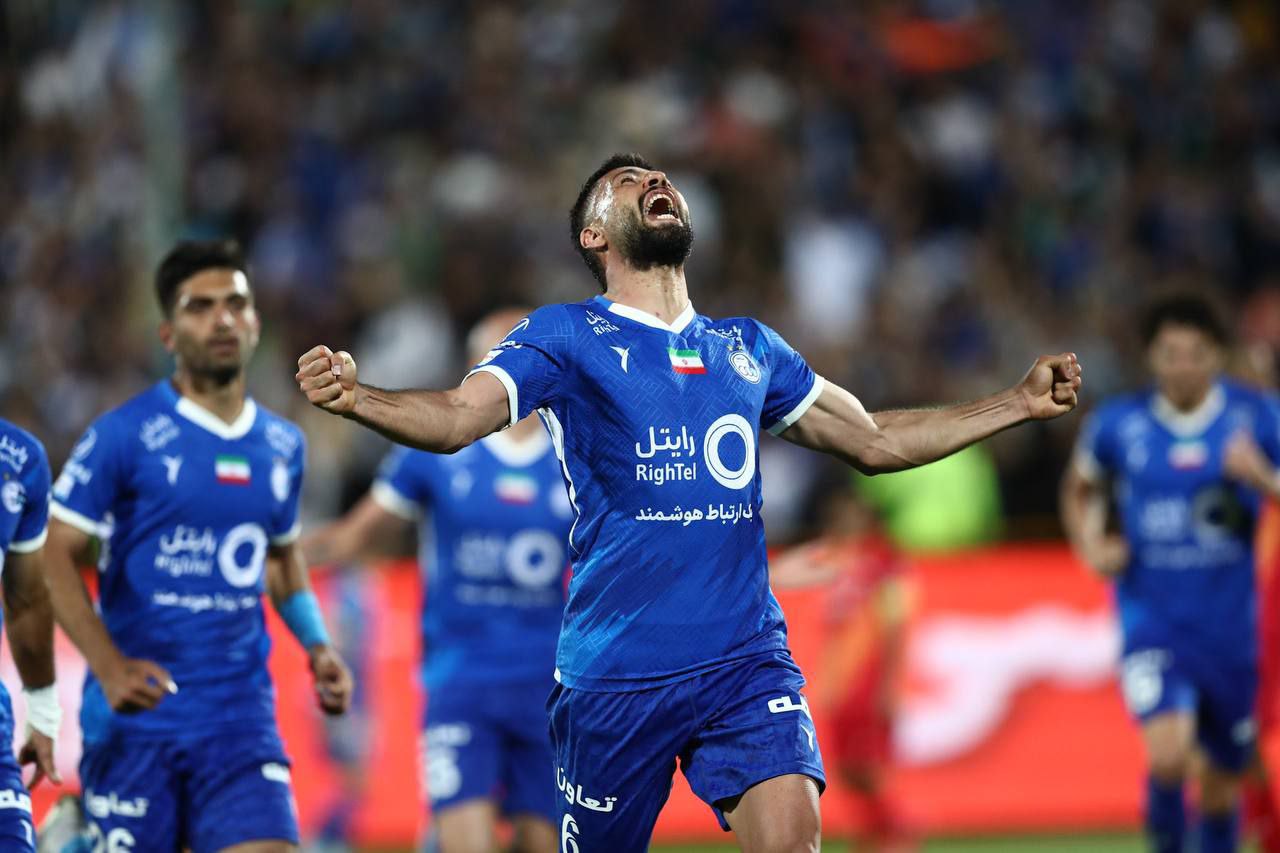 استقلال ۱ - ۰ فولاد؛ صدرنشینی با کرنر جنجالی!