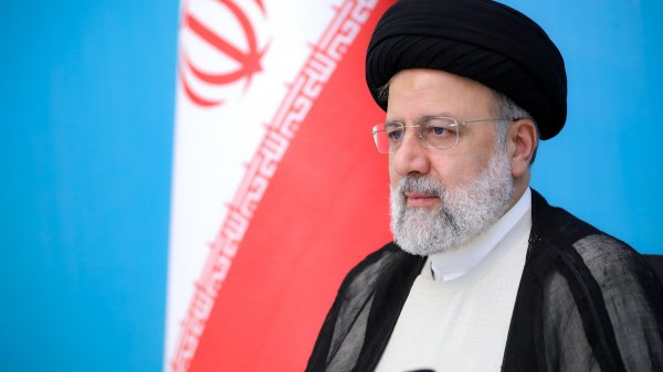رئیسی: فردوسی، هویت ایرانی را بر دو بال ایران‌دوستی و ولایت‌پذیری به پرواز درآورد