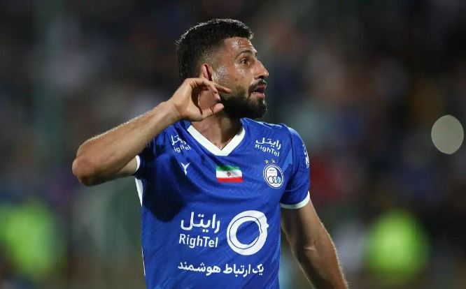 فرار از انتقاد‌ها با گل حساس
