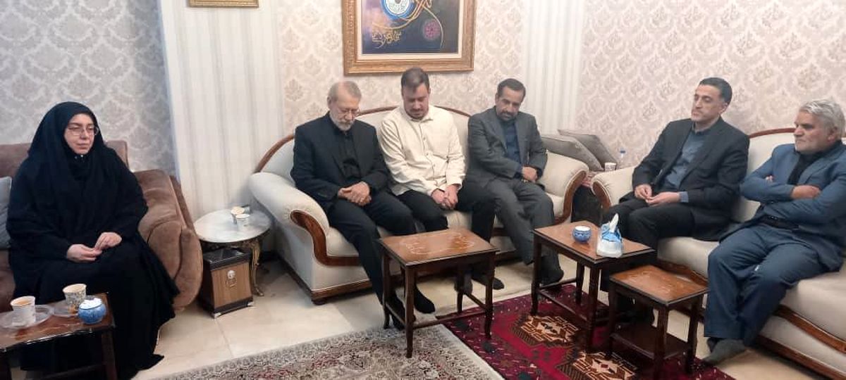 حضور لاریجانی در منزل شهید امیرعبداللهیان