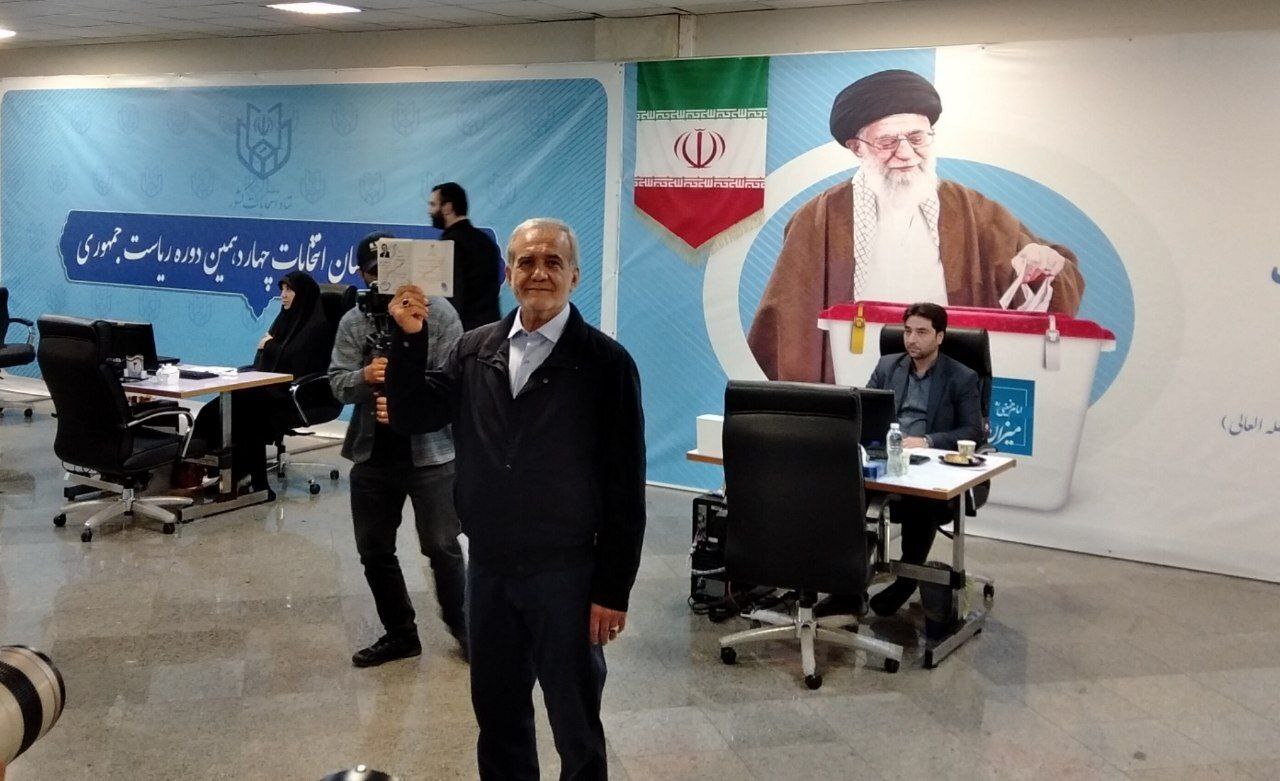 ثبت‌نام انتخابات ریاست جمهوری؛ اعلام کاندیداتوری به سبک زاکانی/ رسولی‌نژاد ثبت‌نام کرد