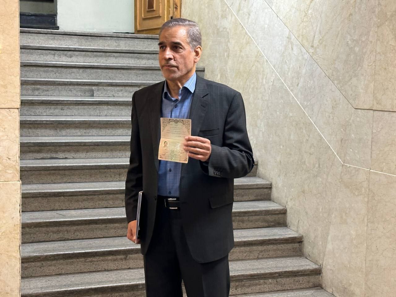 ثبت‌نام انتخابات ریاست جمهوری؛ حضور محمود صادقی/ احمدی‌نژاد وارد شد +عکس و ویدیو