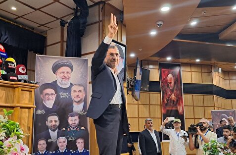 ثبت‌نام انتخابات ریاست جمهوری؛ حضور محفوظی/ احمدی‌نژاد و فشار عجیب جمعیت! +ویدیو