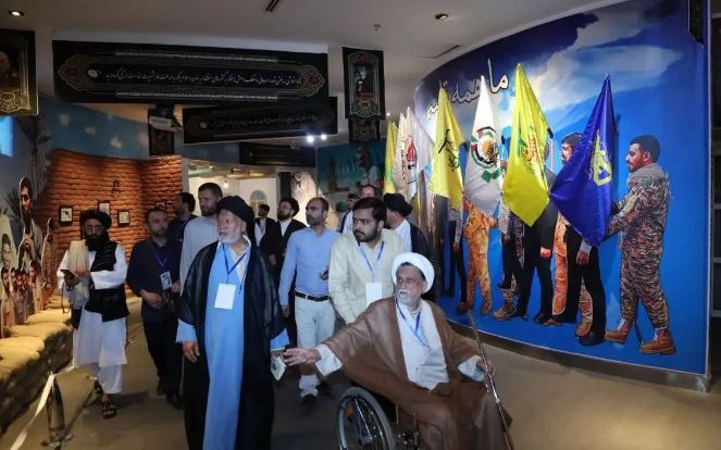 بازدید میهمانان خارجی از موزه انقلاب و دفاع مقدس