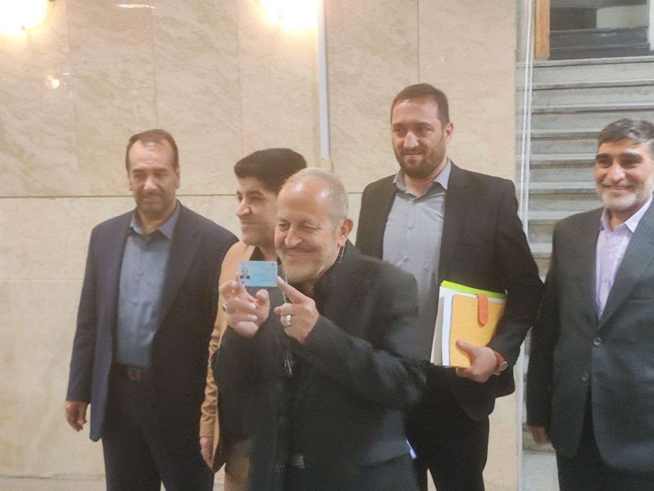 آخرین روز ثبت‌نام کاندیدا‌های انتخابات؛ حضور اسحاق جهانگیری/ رئیس مدیریت بحران هم آمد +ویدیو