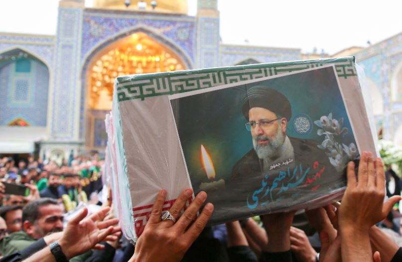 پیکر آیت‌الله رئیسی در حرم امام رضا(ع) به خاک سپرده می‌شود