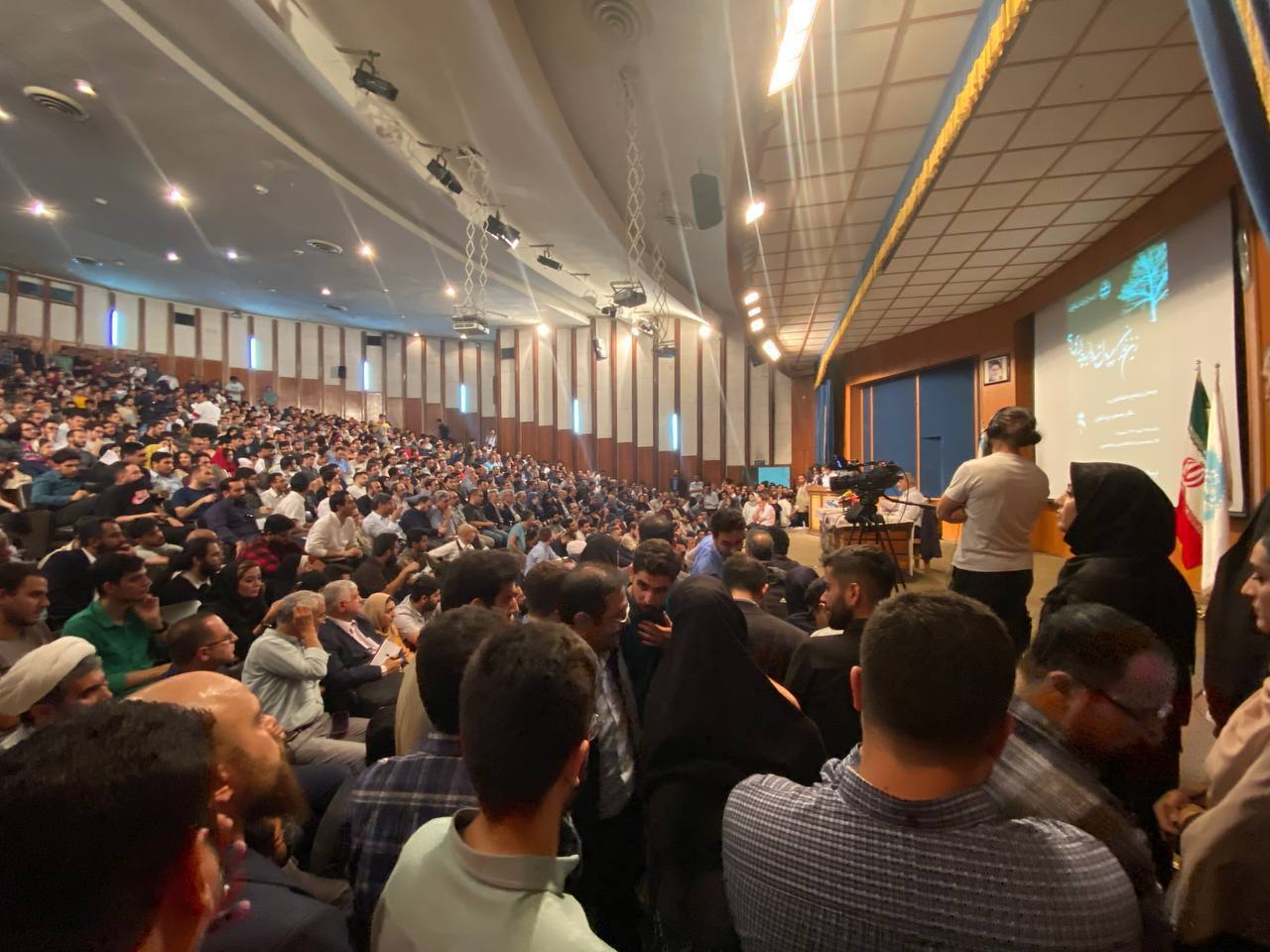 پزشکیان در دانشگاه تهران: زندانیان سیاسی در محدوده من نیست/ به آقایان گفتم چرا دانشجو را کتک می‌زنید؟