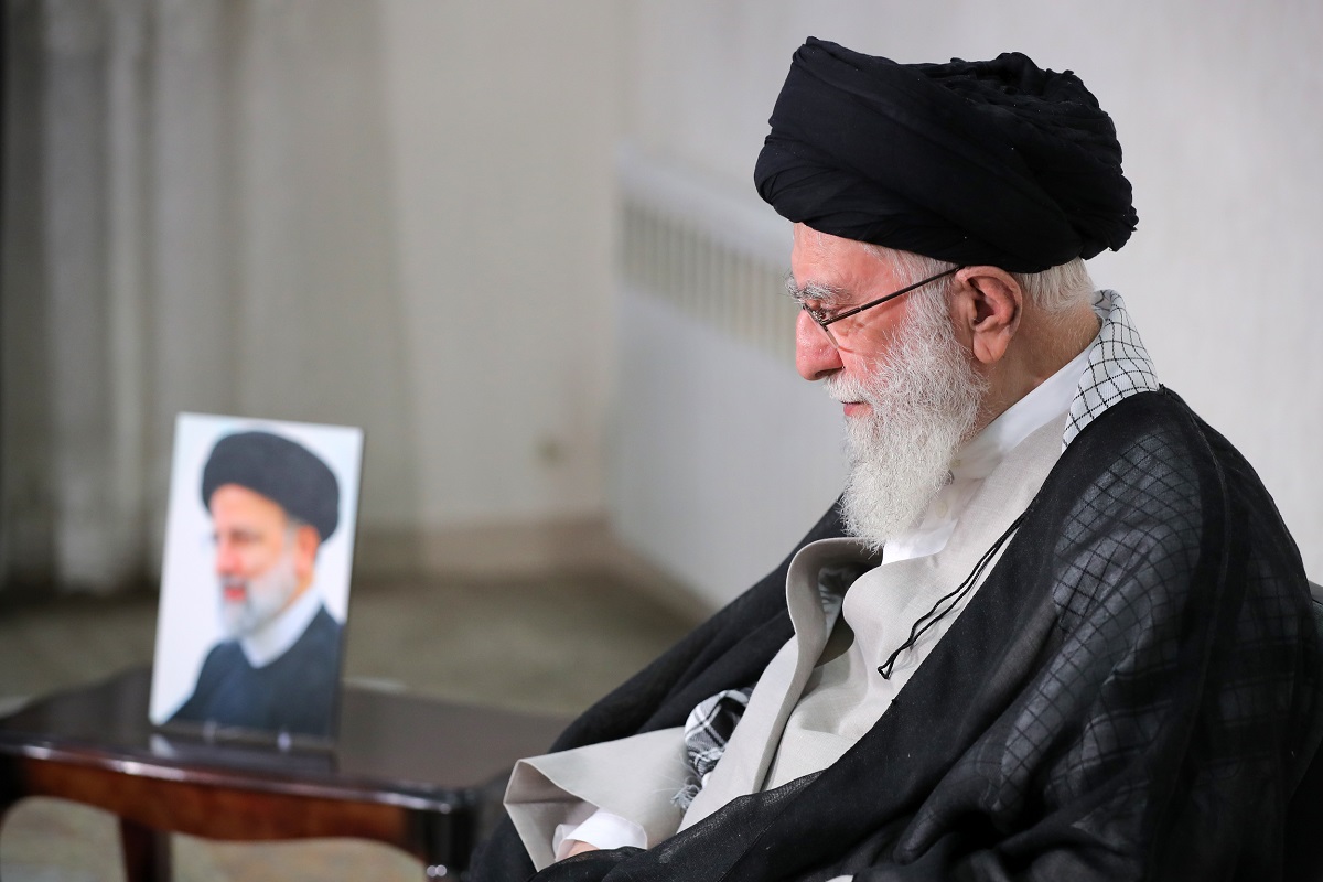 تشییع مردمی رئیس‌جمهور پیام قوت جمهوری اسلامی به همه‌ دنیا بود