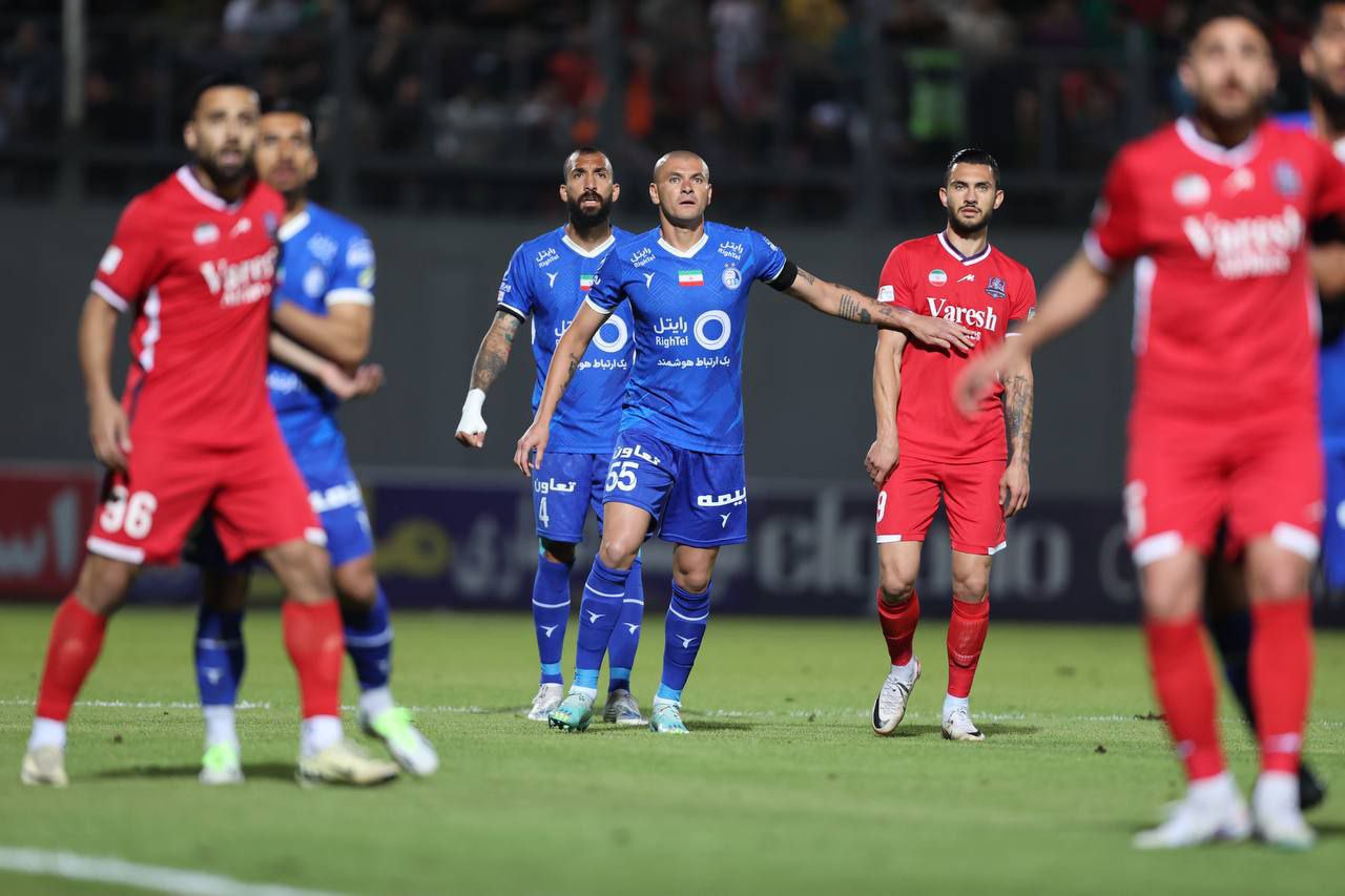 گزارش زنده: نساجی ۰ - ۰ استقلال/ پرسپولیس ۰ - ۳ استقلال خ/ پایان نیمه اول