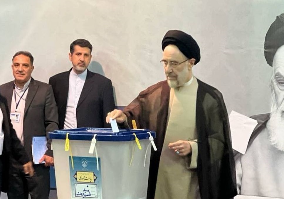 خاتمی: عدم مشارکت ۶٠٪ مردم نشانه قهر اکثریت از نظام حکمرانی است