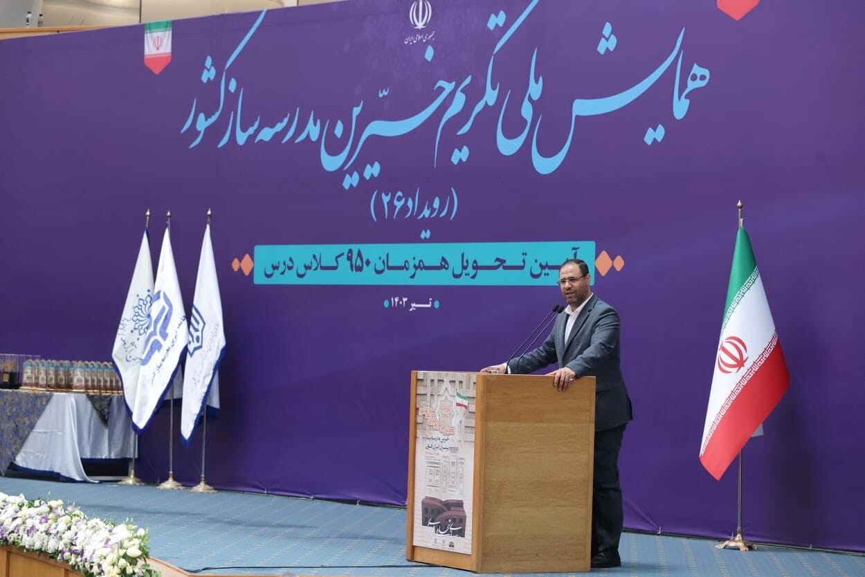 تقدیر از  عضو هیات مدیره مجمع خیرین کشور و مدیر عامل موسسه خیریه نیک گامان جمشید