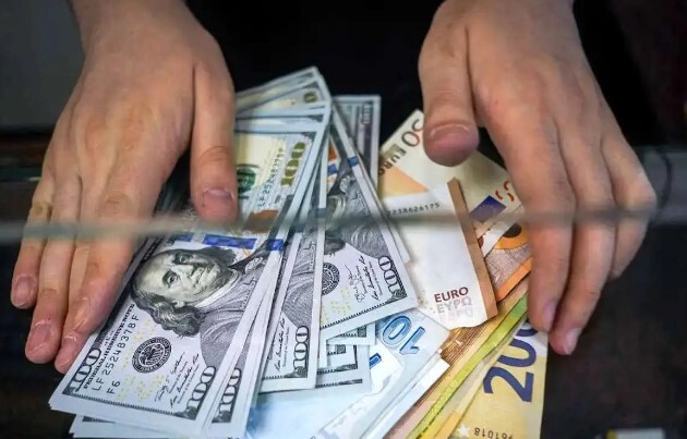جای پای دلار سفت شد
