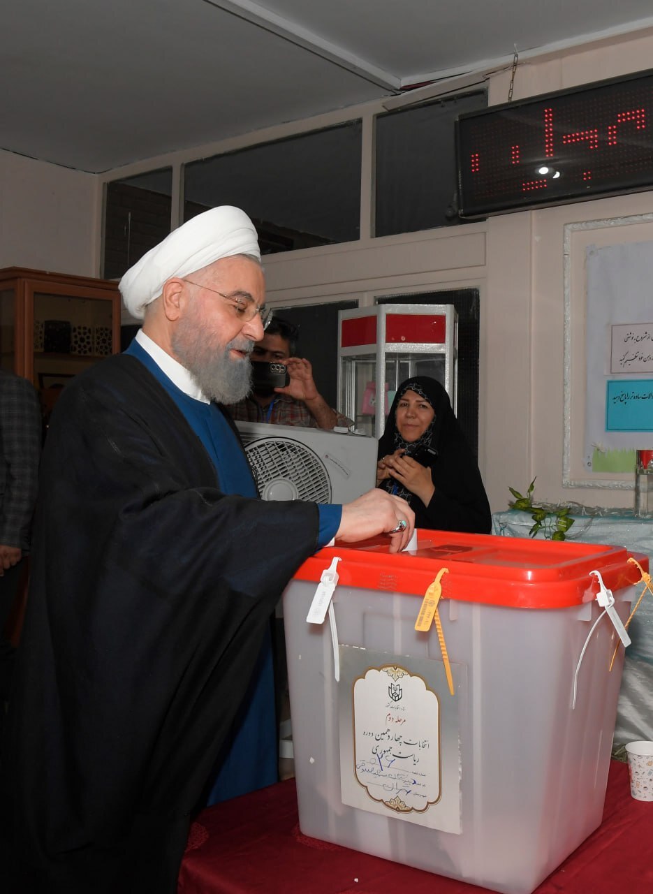 دور دوم انتخابات؛ حضور پزشکیان و ظریف در مدرسه عاشورای قلعه‌حسن‌خان/ جلیلی وارد مسجد قرچک شد +ویدیو
