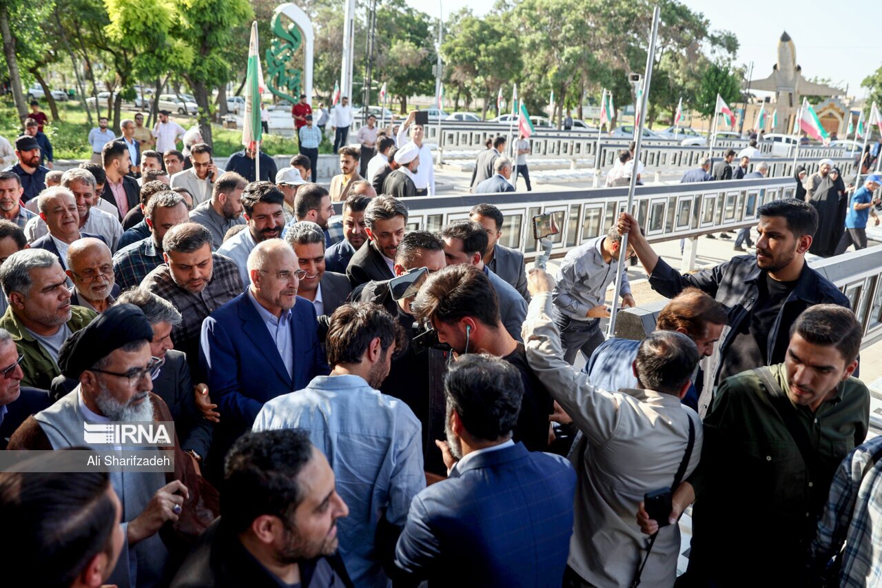 واکنش‌ها به مناظره سوم؛ استقبال گرم شیرازی‌ها از پزشکیان و سفر جلیلی به اصفهان +عکس