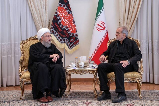 رئیس مجمع تشخیص با پزشکیان دیدار کرد