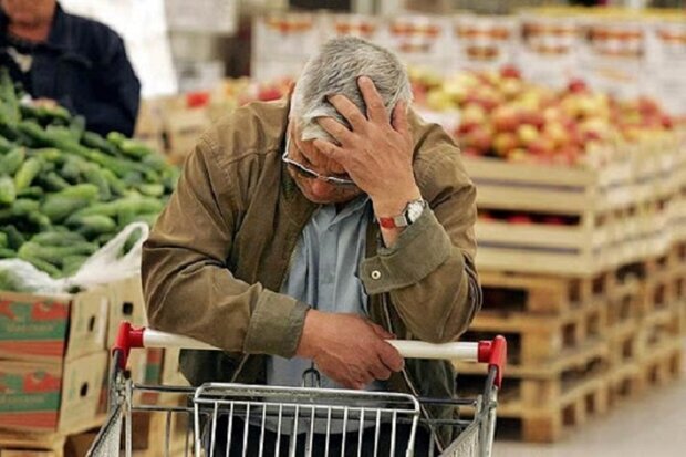 عقب ماندگی حداقل ۵۰ درصدی دستمزد از قطار گرانی‌ها