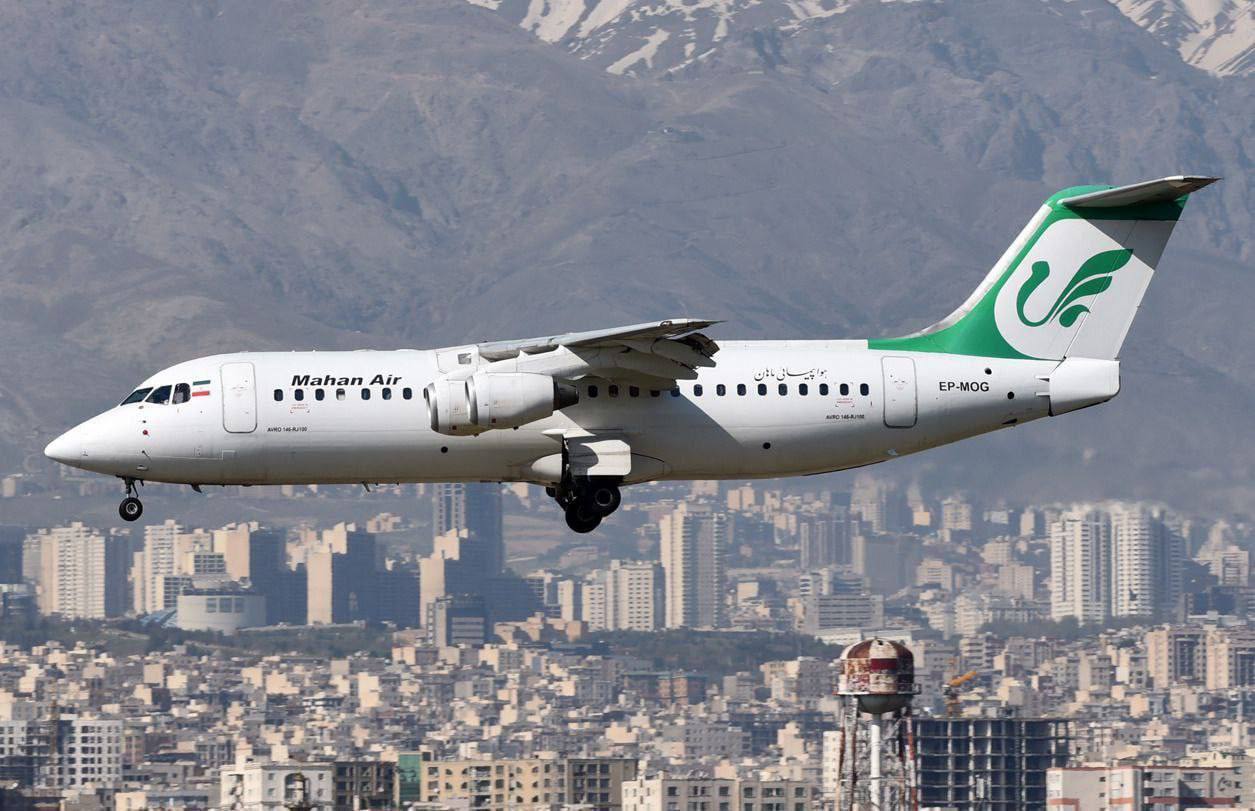 فرود سخت هواپیما در فرودگاه کرمان/ مسافران آسیبی ندیدند