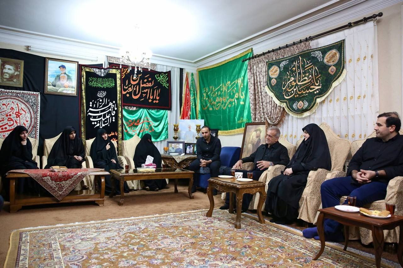 دیدار پزشکیان با خانواده شهید سلیمانی +عکس