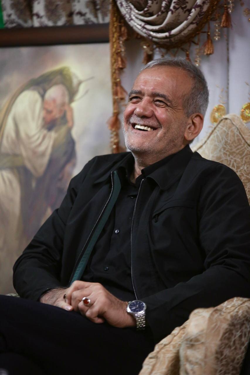 دیدار پزشکیان با خانواده شهید سلیمانی +عکس