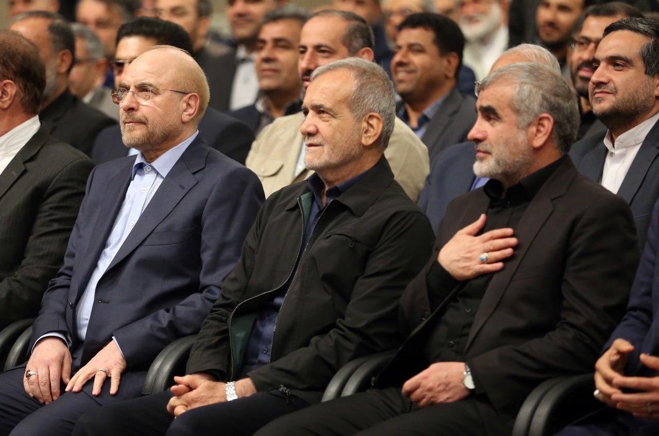 رهبر انقلاب: مجلس صرفا یک نهاد پرسشگر نیست، پاسخگو هم هست