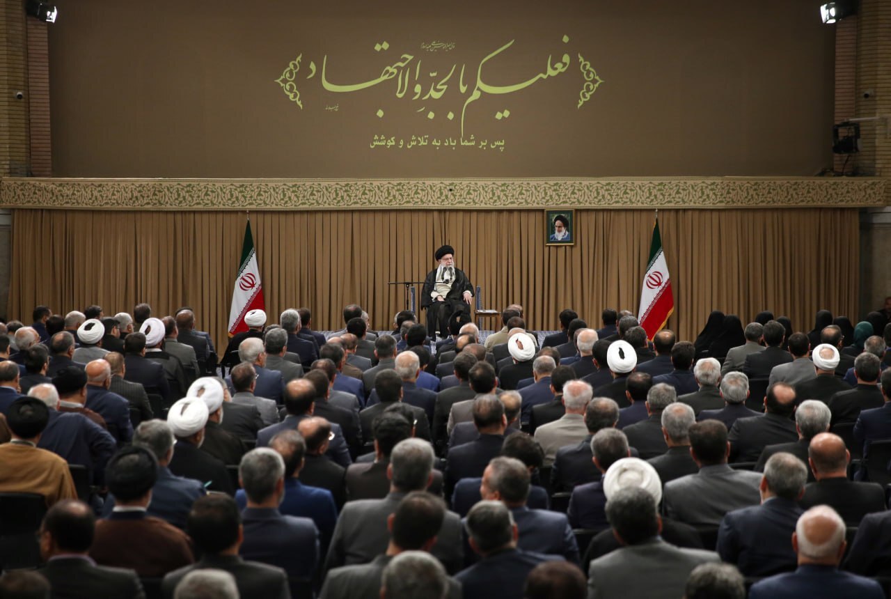 رهبر انقلاب: مجلس صرفا یک نهاد پرسشگر نیست، پاسخگو هم هست