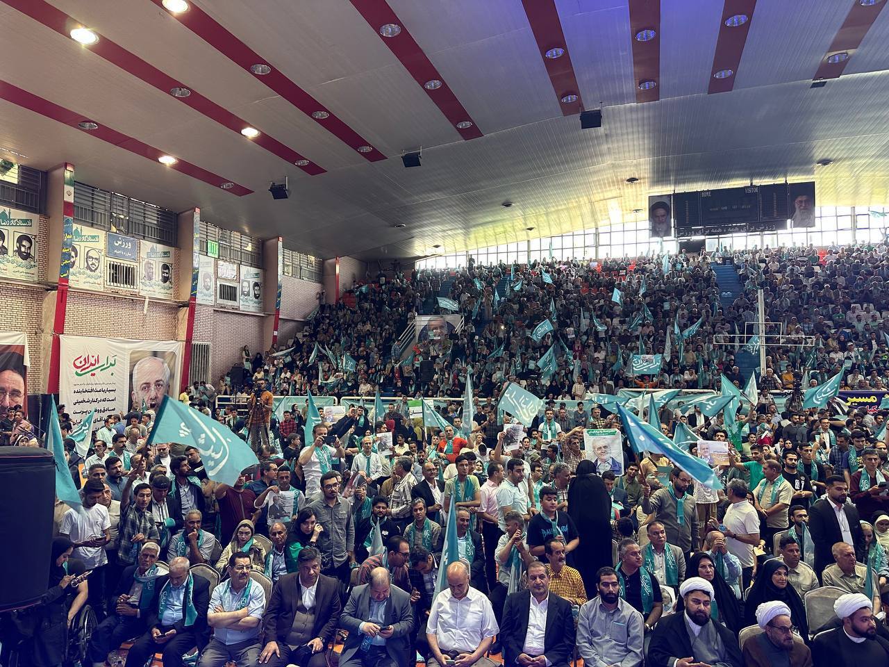 انتخابات ۸ تیر؛ پزشکیان وارد مشهد شد/ خوش‌آمدگویی جالب یک کودک +عکس و ویدیو