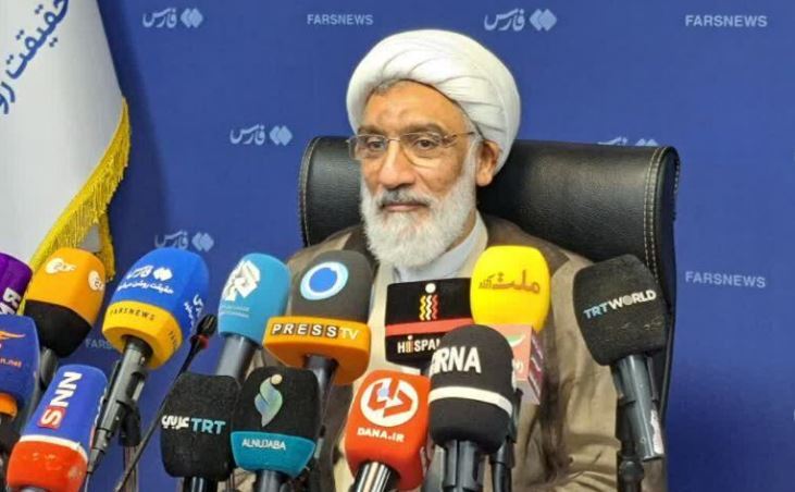 پورمحمدی: به نفع کسی کنار نخواهم رفت