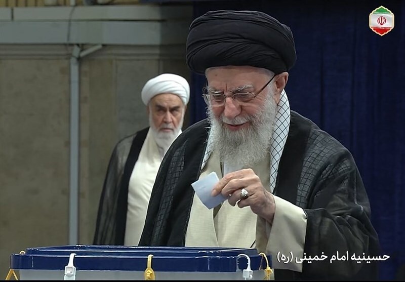 رهبر انقلاب: حضور مردم در انتخابات واجب است