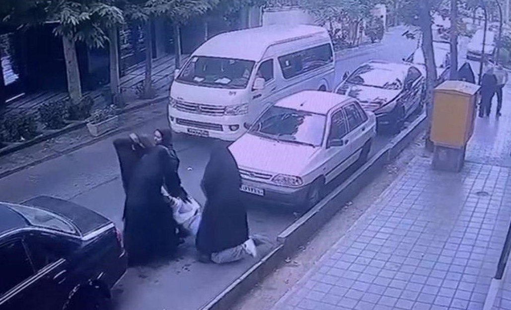 درگیری چند مامور زن با دختری بر سر حجاب/ روایت پلیس و مادر از ماجرا