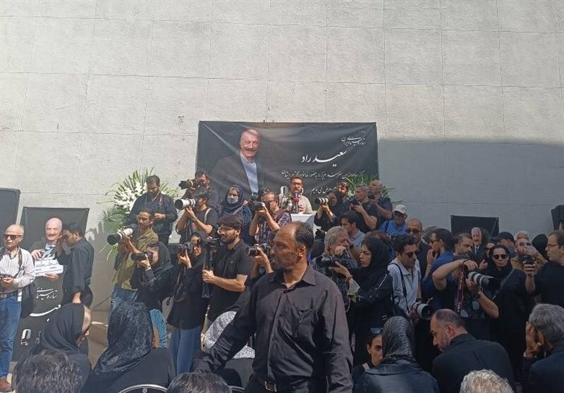 «سعید راد» روی دست هنرمندان تشییع شد