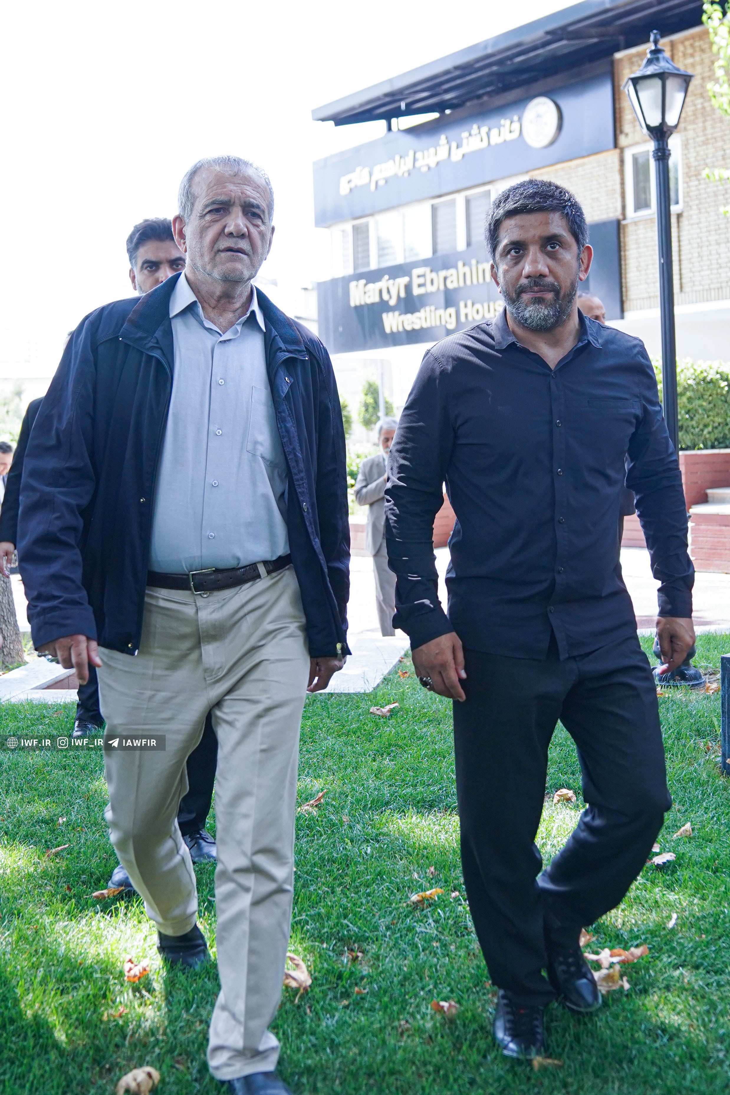 حضور «پزشکیان» در خانه کشتی و صرف ناهار با ملی‌پوشان +تصاویر
