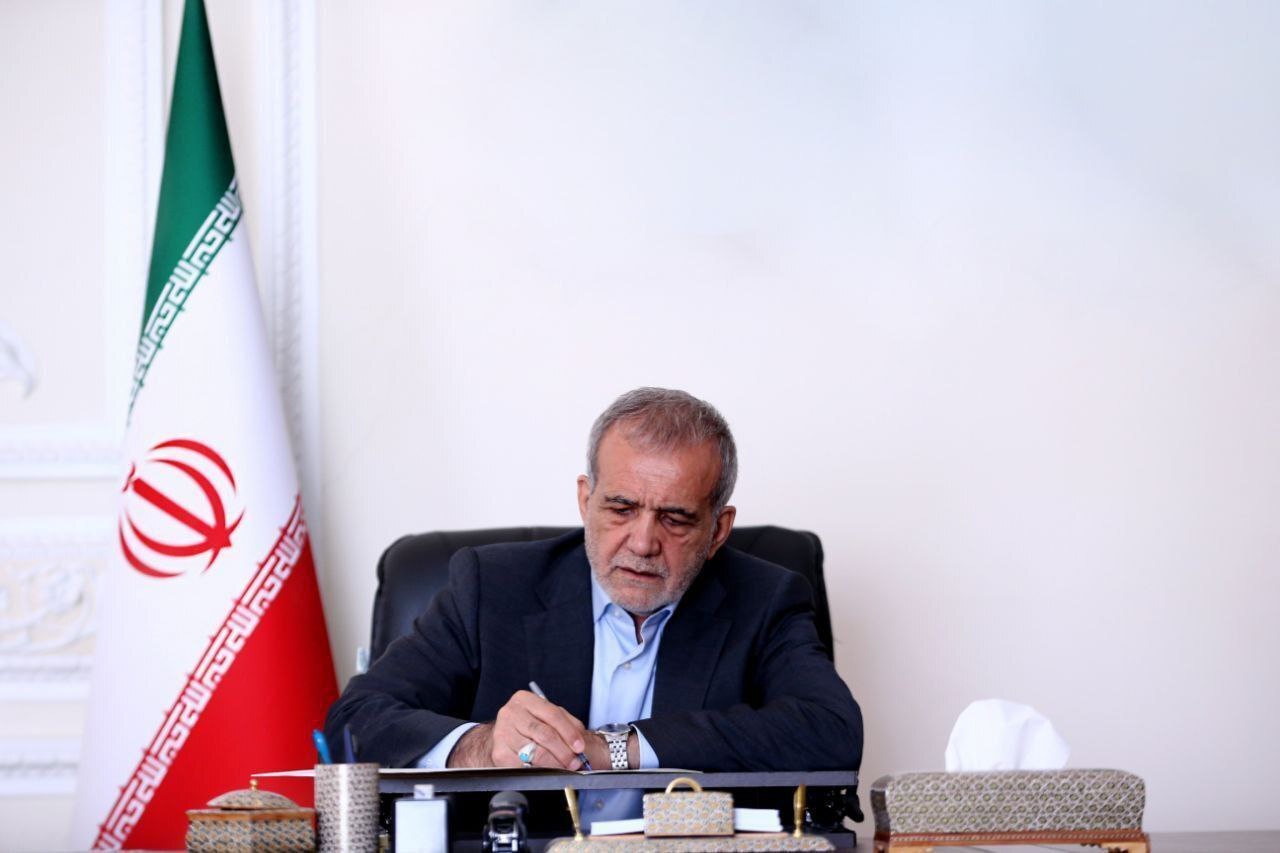 پیام تسلیت پزشکیان درپی درگذشت مادر شهید عبدالرضا موسوی