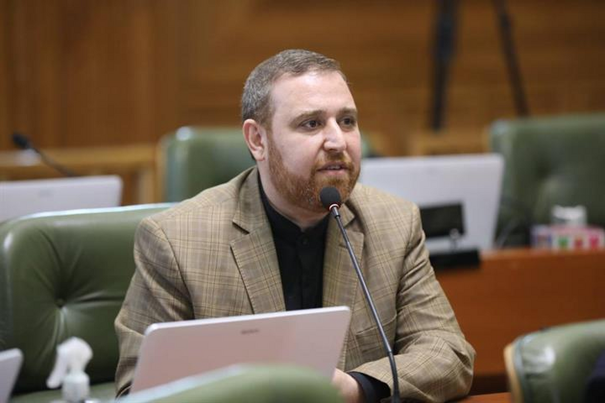 عضو شورای شهر: زاکانی استعفا بدهد و برود