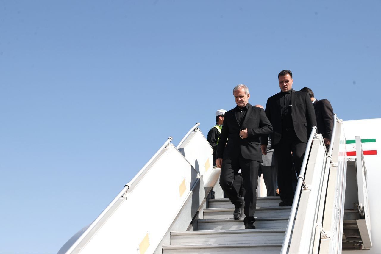 پزشکیان وارد مشهد شد