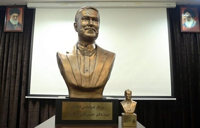 رونمایی از مرقدنما و سردیس شهید «امیرعبداللهیان»