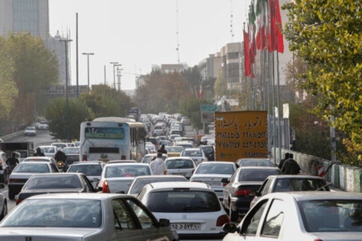 چند پیشنهاد‌ برای جلوگیری از ترافیک سرسام‌آور مهرماه
