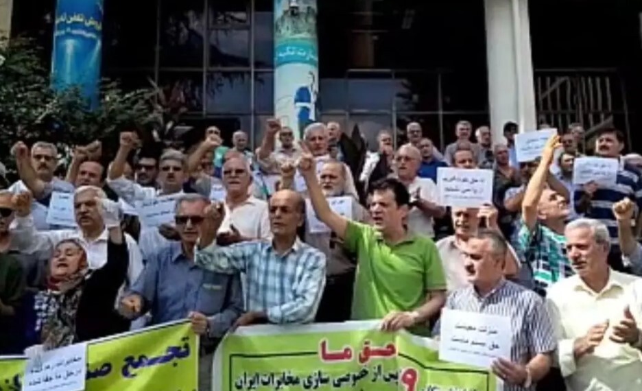 تجمع اعتراضی بازنشستگان مخابرات در چند استان