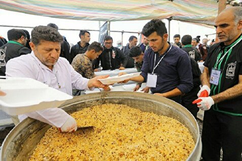 توزیع ۲۴ هزار پرس غذا در بین زائران اربعین