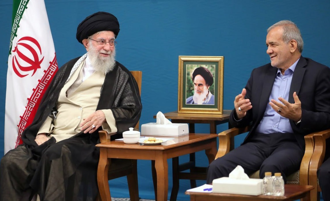 رهبر انقلاب: رئیس‌جمهور برای انتخاب وزیران با من مشورت کرد/ پزشکیان: قدم اول وحدت و همدلی است