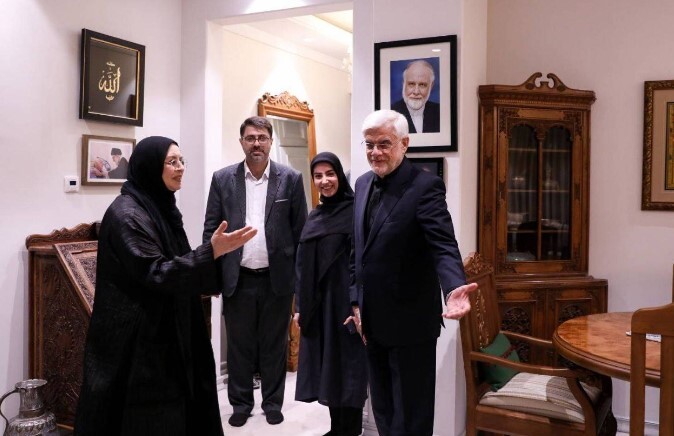 دیدارهای صمیمانه عارف با همتایان پیشین؛ در ساختمان دولت باز است