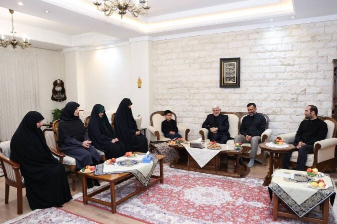 دیدارهای صمیمانه عارف با همتایان پیشین؛ در ساختمان دولت باز است