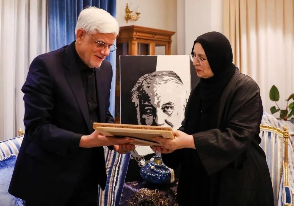 دیدارهای صمیمانه عارف با همتایان پیشین؛ در ساختمان دولت باز است