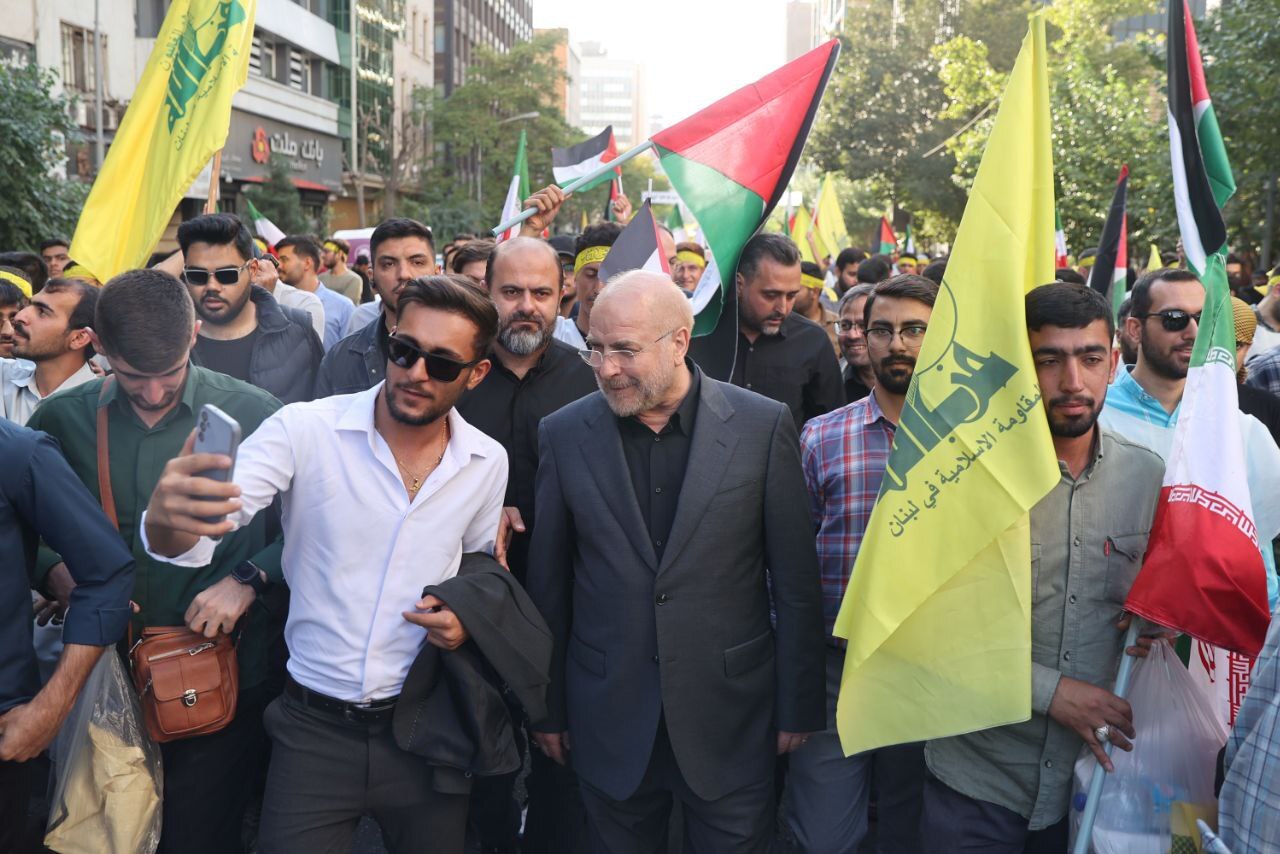 تجمع دانشجویان در محکومیت جنایات اسرائیل با حضور قالیباف